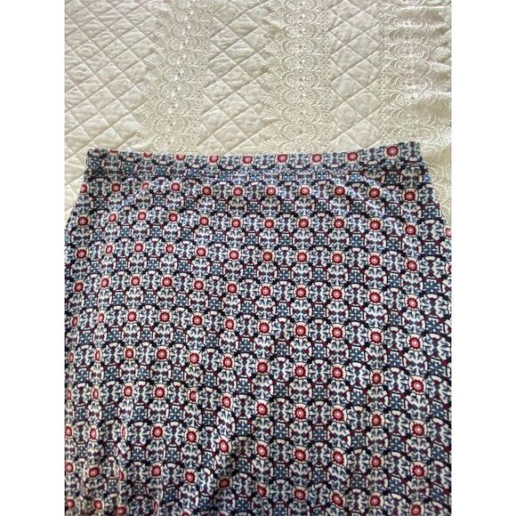 Max Studio Knee Length Skirt Blue, Navy and Red Geometric Print Size Medium - Picture 5 of 11